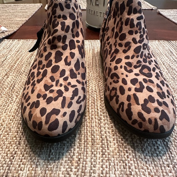 Dr. Scholl’s leopard booties size 8m - Picture 5 of 5